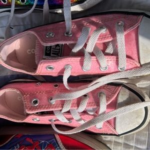 Kids pink converse low tops size 13